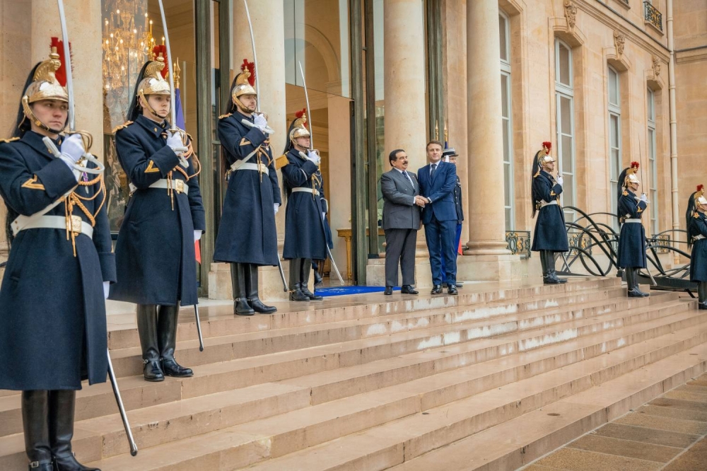 الملك يلتقي الرئيس الفرنسي في العاصمة الفرنسية باريس