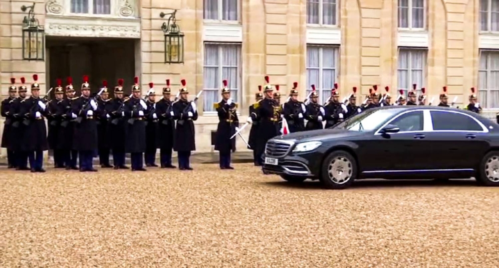 الملك يلتقي الرئيس الفرنسي في العاصمة الفرنسية باريس