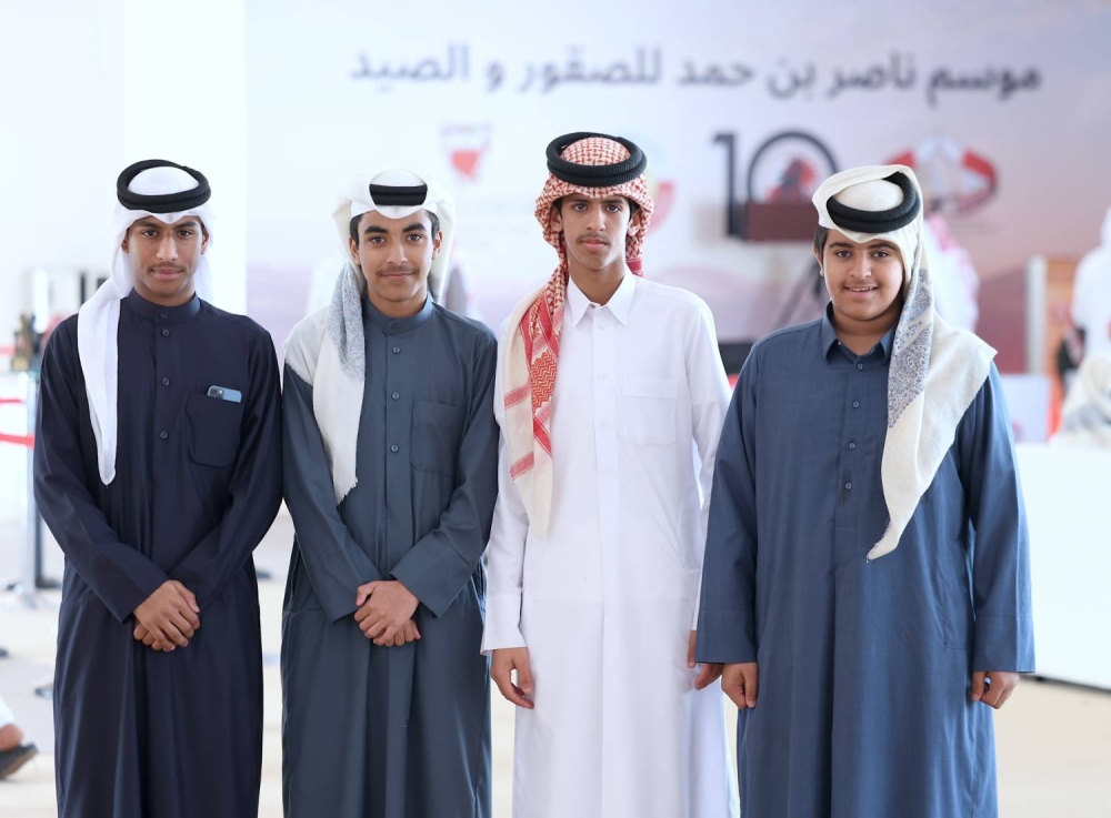 سباقات الصقور تشهد إثارة وندية في أشواط المحترفين