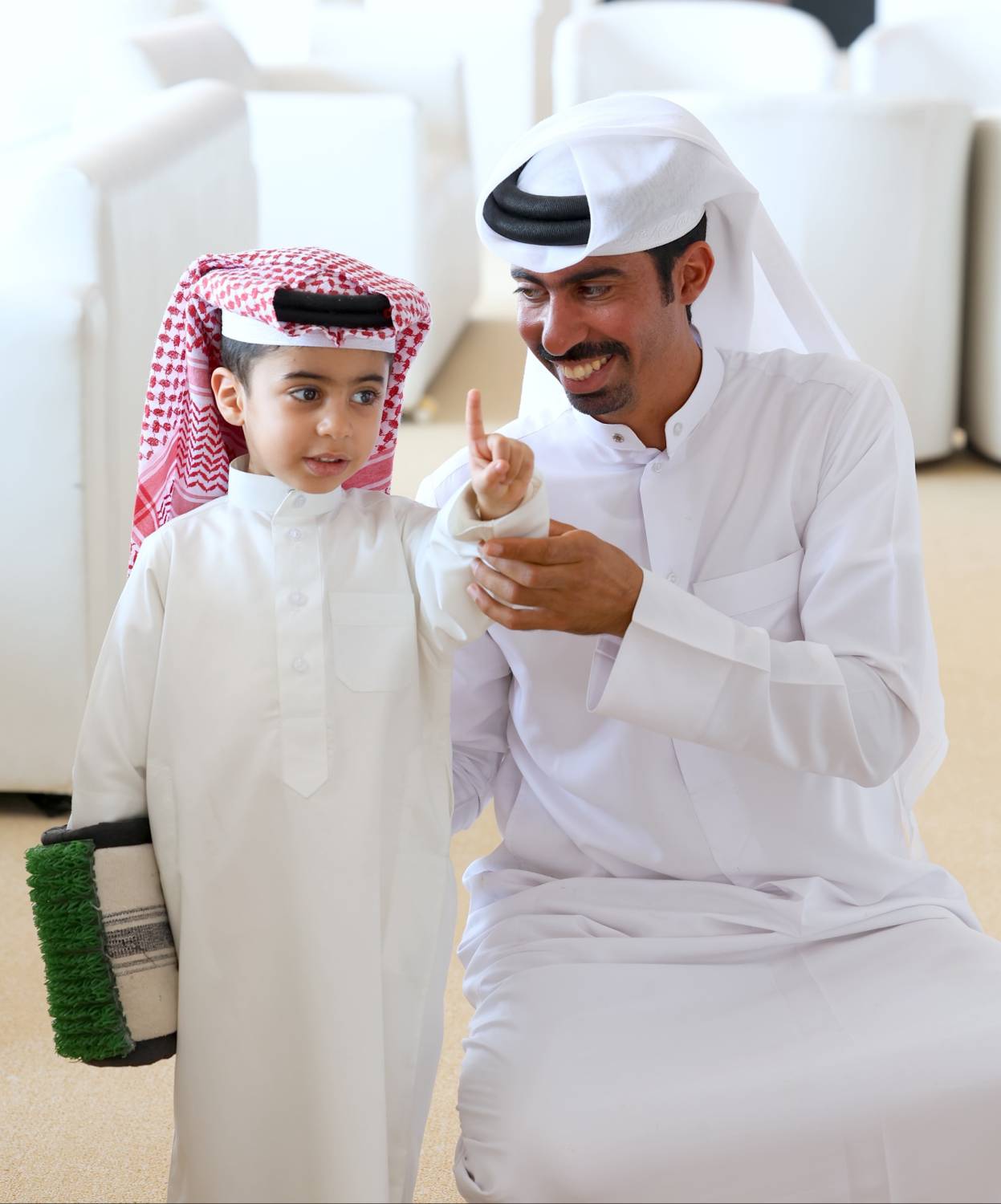 سباقات الصقور تشهد إثارة وندية في أشواط المحترفين