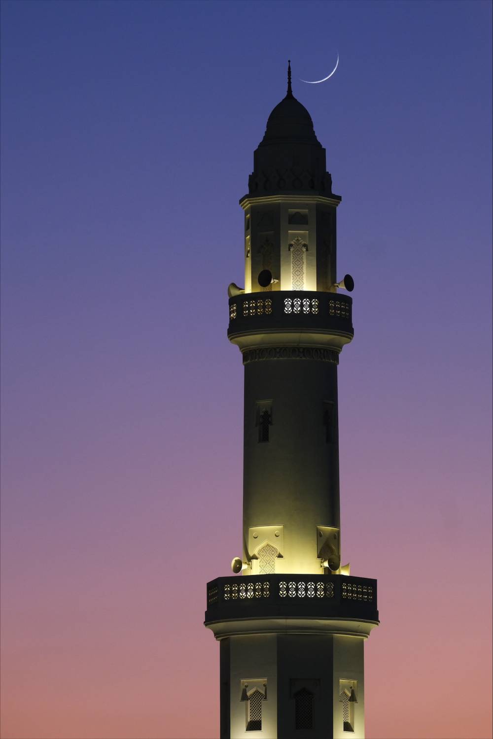 آل عصفور: يوم الجمعة القادم غرة شعبان 1446 هجرية