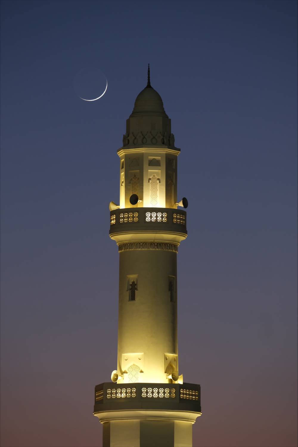 آل عصفور: يوم الجمعة القادم غرة شعبان 1446 هجرية