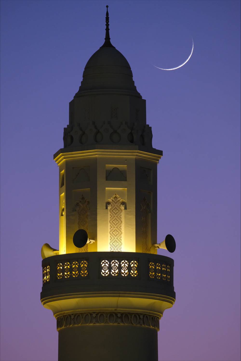 آل عصفور: يوم الجمعة القادم غرة شعبان 1446 هجرية