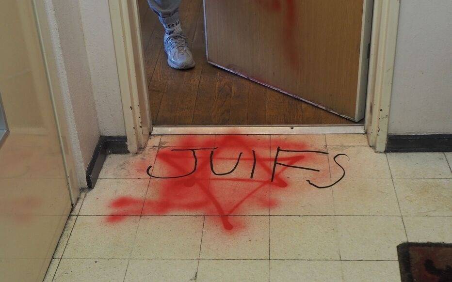 غباؤها فضحها.. فرنسية يهودية تتهم المسلمين بمطاردتها وتحقيقات الشرطة تكشف كذبها