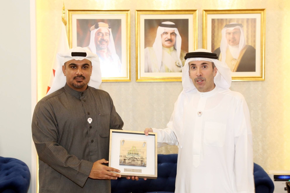 محافظ العاصمة يكرم اللجنة العليا لبرنامج العاصمة محافظة صحية