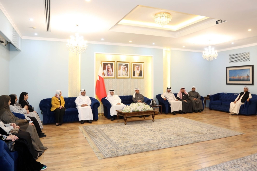 محافظ العاصمة يكرم اللجنة العليا لبرنامج العاصمة محافظة صحية