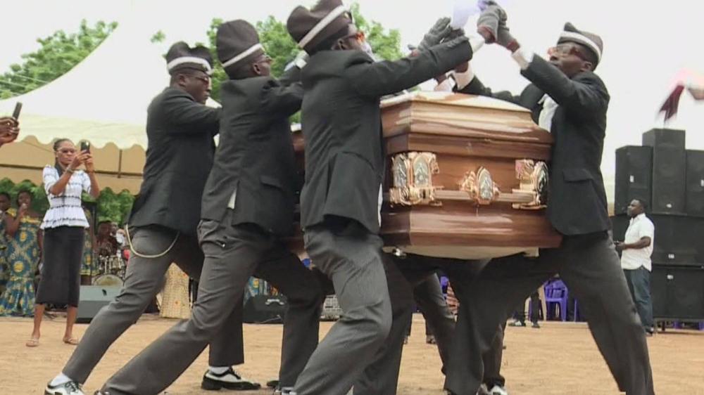 أبرزها الرقص مع الموتي..أغرب وأطرف العادات حول العالم