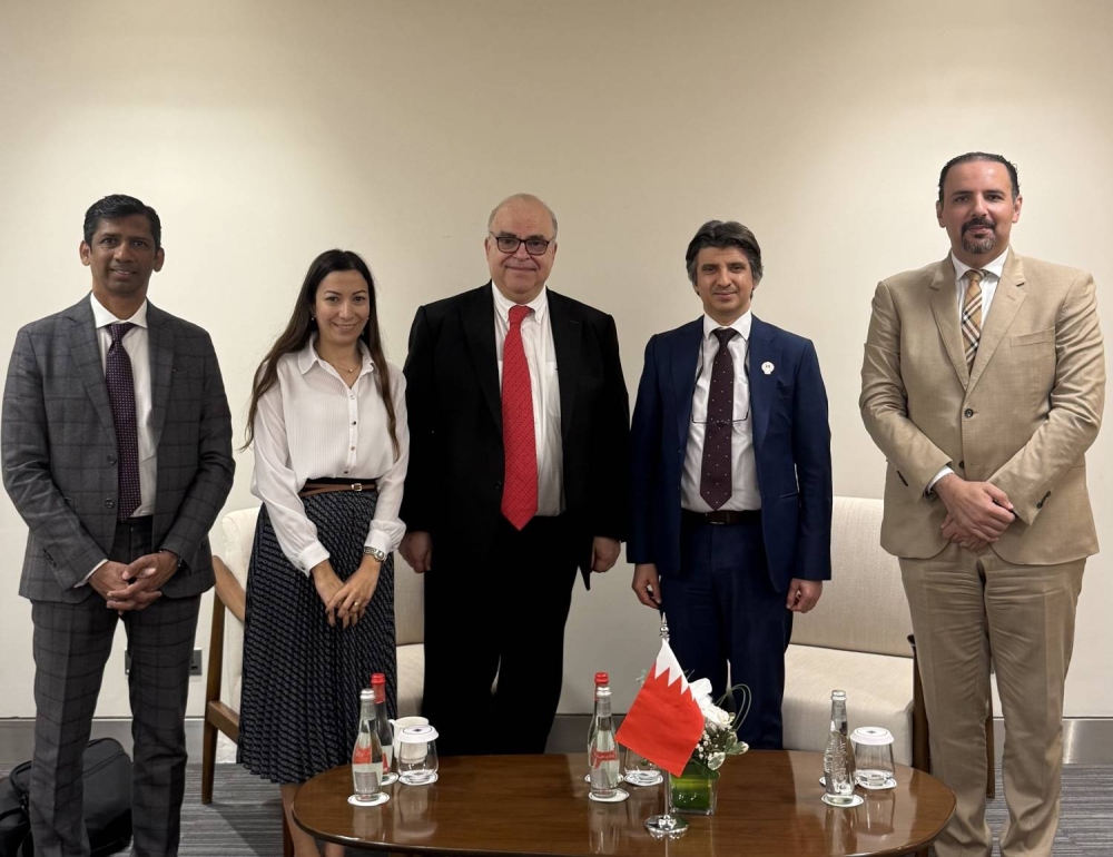 الأنصاري يلتقي عدداً من ممثلي الشركات الطبية خلال زيارته لفعاليات مؤتمر ومعرض الصحة العربي 2025