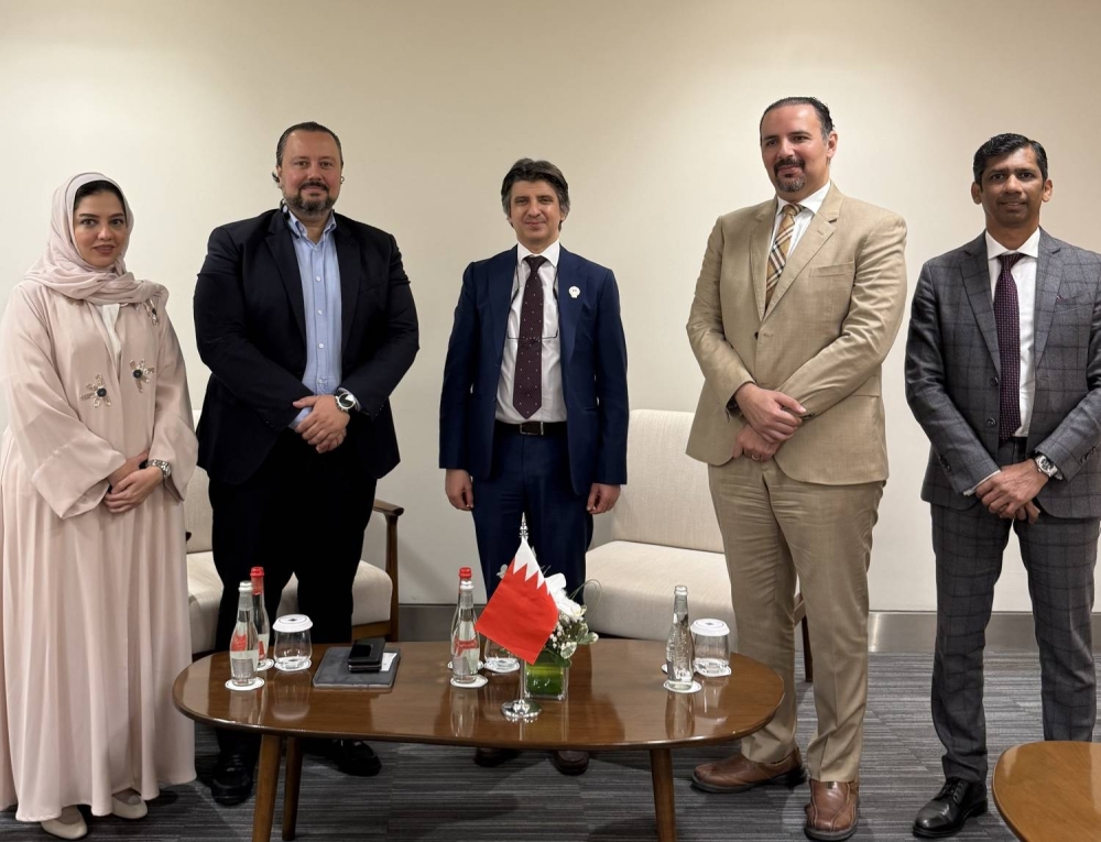 الأنصاري يلتقي عدداً من ممثلي الشركات الطبية خلال زيارته لفعاليات مؤتمر ومعرض الصحة العربي 2025