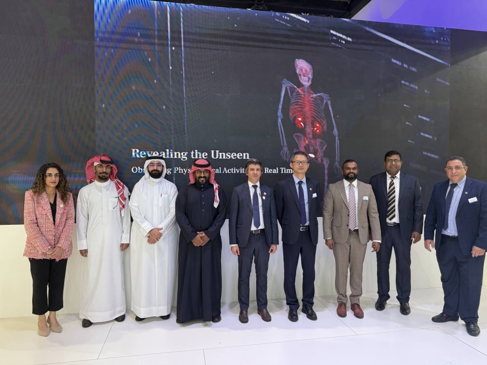 الأنصاري يلتقي عدداً من ممثلي الشركات الطبية خلال زيارته لفعاليات مؤتمر ومعرض الصحة العربي 2025