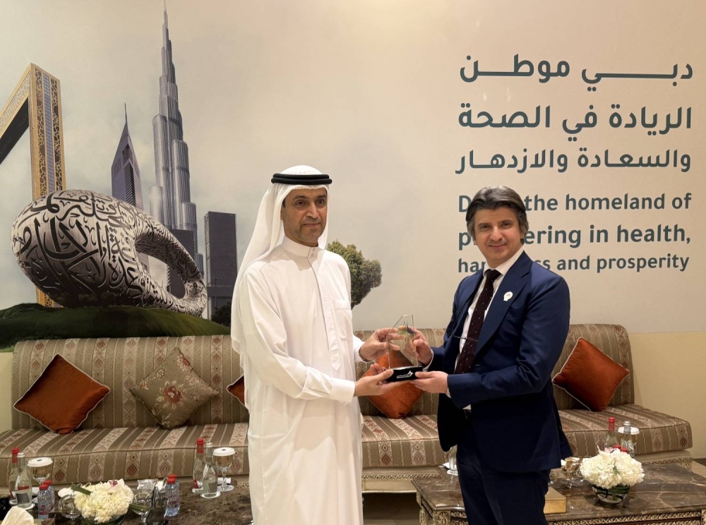 الأنصاري يلتقي عدداً من ممثلي الشركات الطبية خلال زيارته لفعاليات مؤتمر ومعرض الصحة العربي 2025