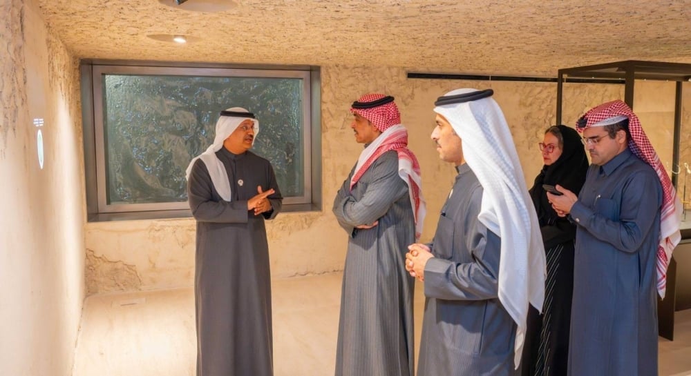وزير الإعلام بالمملكة العربية السعودية يزور موقع مسار اللؤلؤ