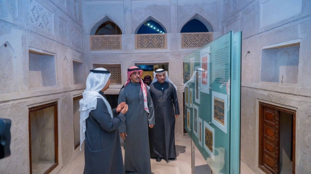 وزير الإعلام بالمملكة العربية السعودية يزور موقع مسار اللؤلؤ