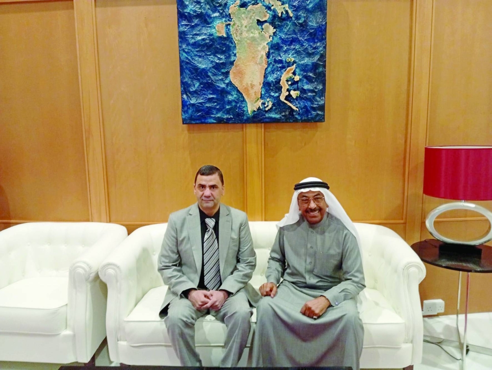 روى قصة 5 عقود من الشعر والفولكلور.. علي خليفة: حكايات الوالد عن البحر ومواويل الأم الينبوع الأول لموهبتي الشعرية