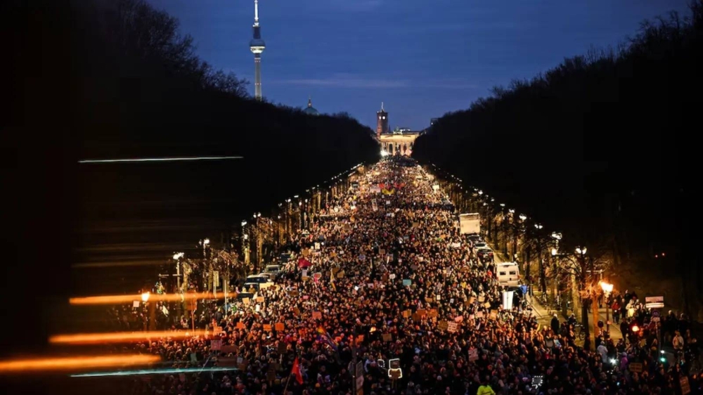 عشرات الآلاف يحتجون في برلين ضد مشروع قانون مناهض للهجرة