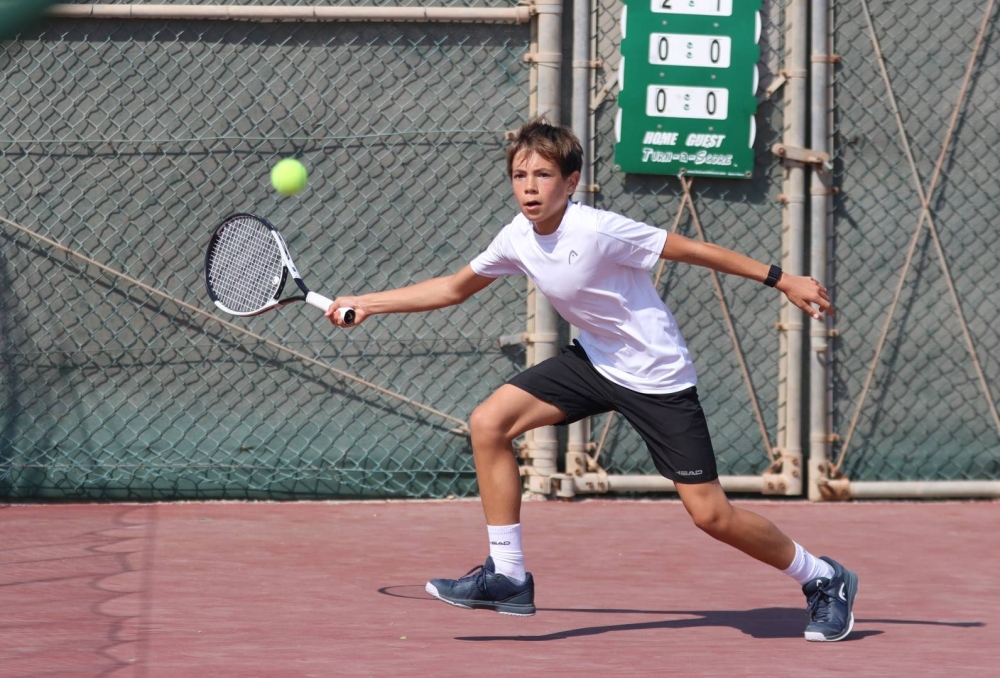 بداية قوية للدور الرئيسي لبطولة الاتحاد الدولي للتنس للناشئين