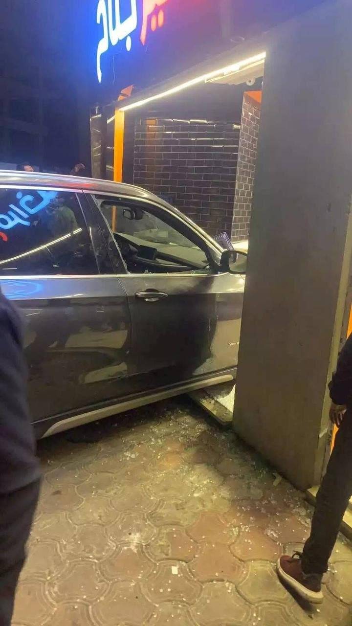 سيارة تقتحم مطعماً في مصر.. والخسائر قتيل ومصابان اثنان