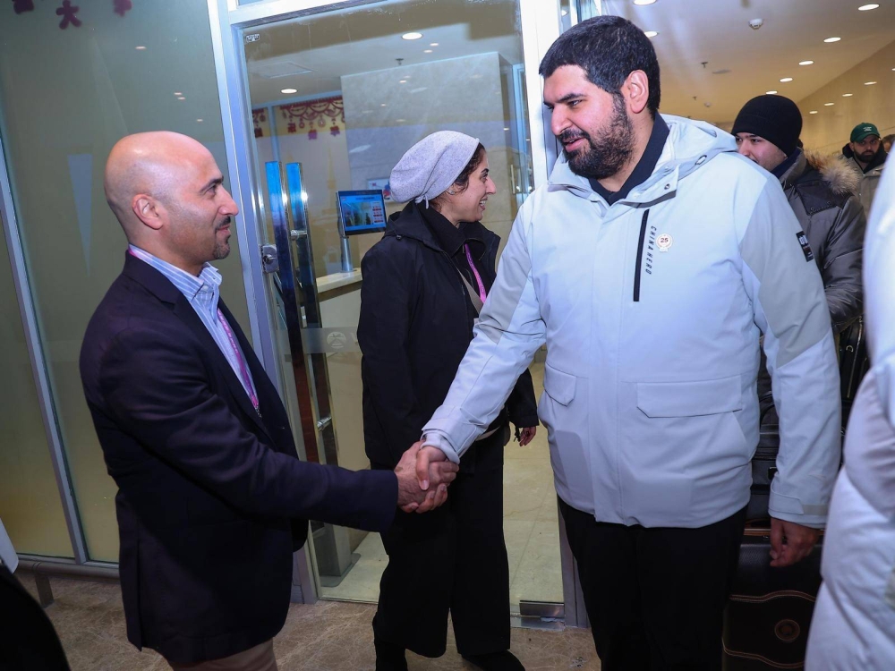 عيسى بن علي يصل الصين لحضور افتتاح الألعاب الآسيوية الشتوية