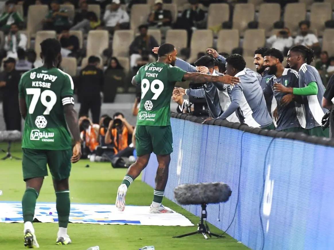 أهلي جدة يضرب الفتح بثنائية ويقترب من المربع الذهبي في دوري روشن السعودي