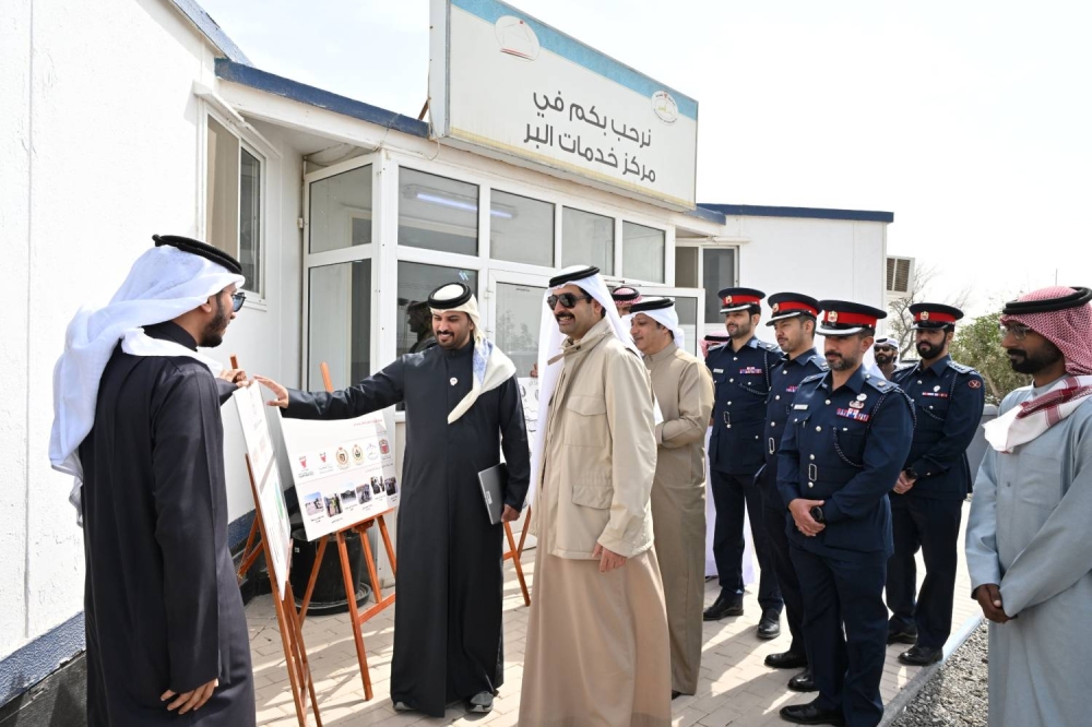 محافظ الجنوبية يزور مركز خدمات البر ويشيد بنجاح موسم هذا العام