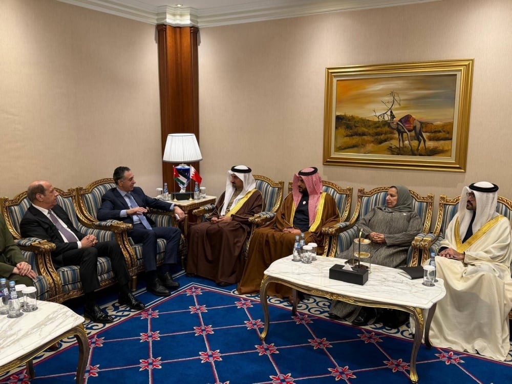 وزير الصناعة والتجارة يشارك في أعمال اجتماع اللجنة العليا الخامس للشراكة الصناعية التكاملية المقامة في الدوحة