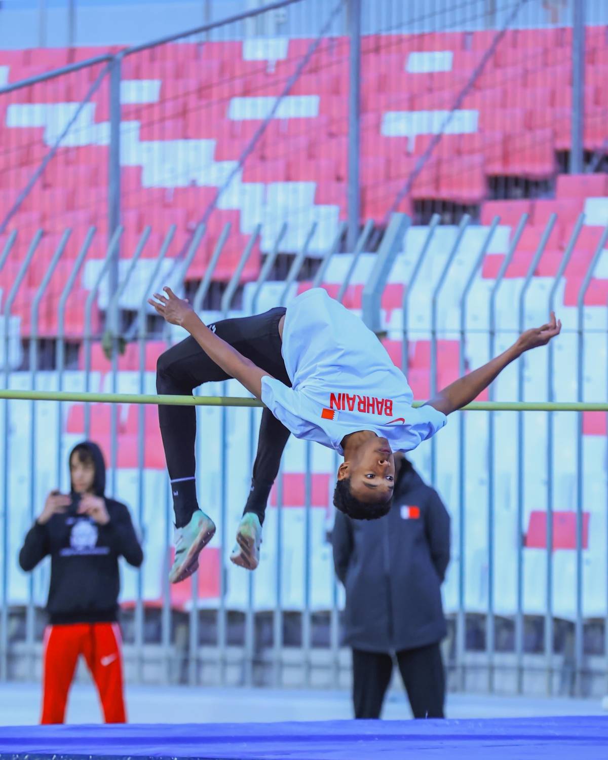 الشباب يتوج بلقب العموم والبحرين بطلا للناشئين