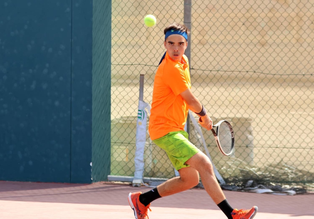 اللبناني بيدان يفجر مفاجأة مدوية ويقصي حامل اللقب من الدور الأول