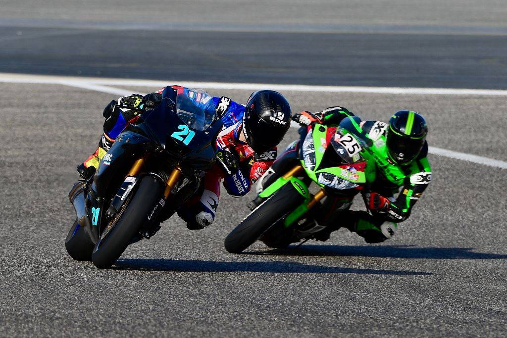 عيسى إبراهيم يسيطر على منافسات الجولة الخامسة ليوم السباقات الوطنية في حلبة البحرين الدولية