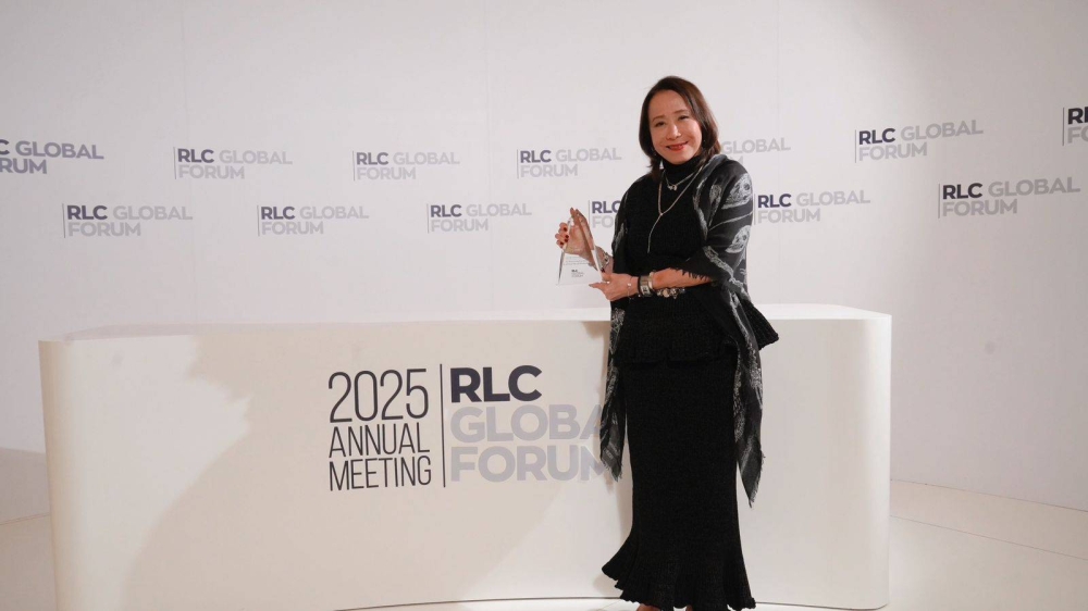 تكريم سوبالوك أومبوجه بجائزة الإنجاز مدى الحياة في المنتدى العالمي لدائرة قادة التجزئة 2025