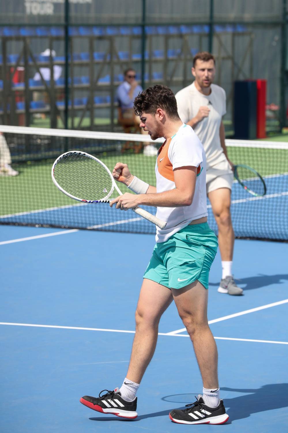 براندون هولت يحسم أطول مباريات البطولة بعد أكثر من 3 ساعات من الإثارة