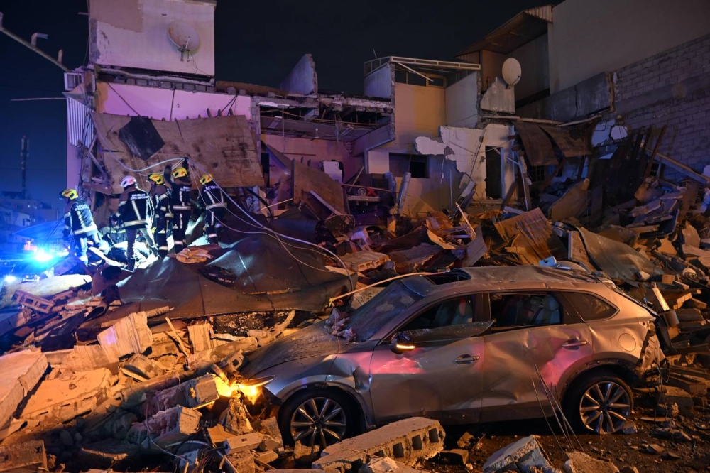 "الدفاع المدني" يباشر حادث انهيار مبنى في عراد