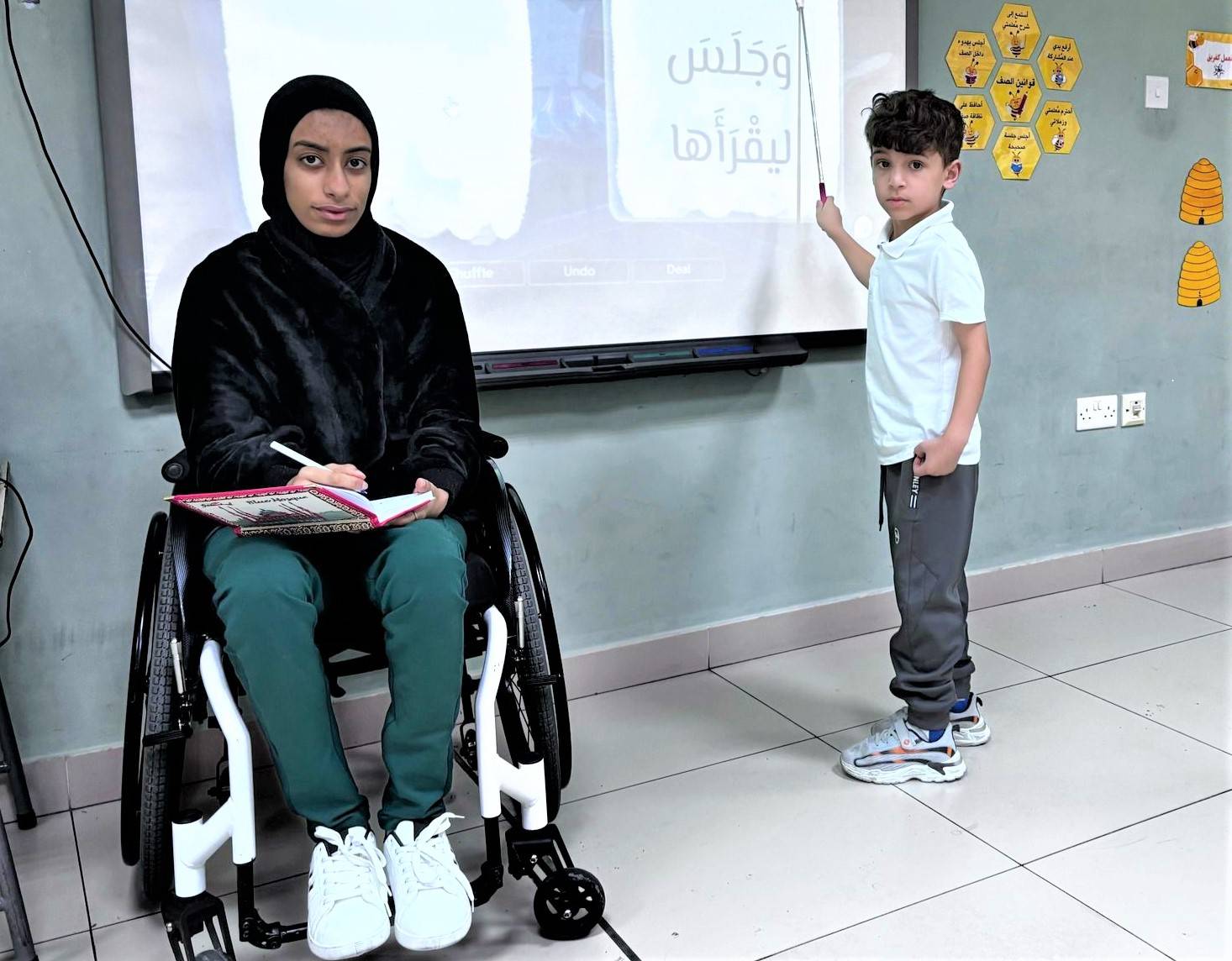 المعلمة سارة بوصالح تحقق حلمها بالالتحاق بسلك التدريس رغم ظروفها الصحية