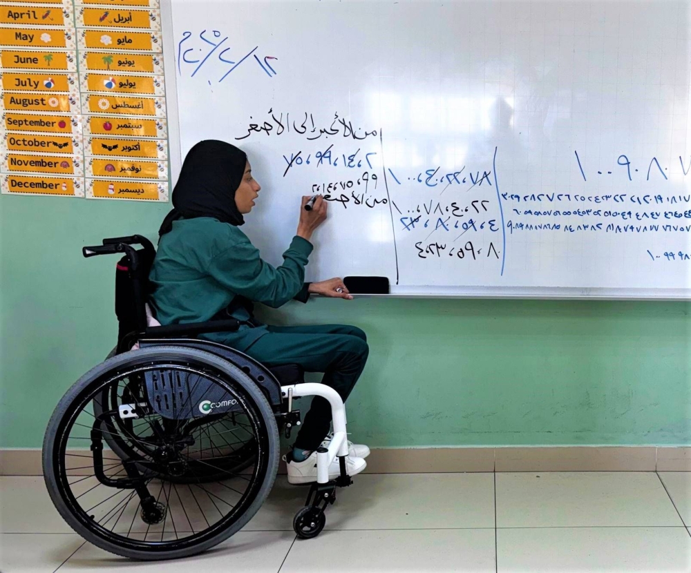 المعلمة سارة بوصالح تحقق حلمها بالالتحاق بسلك التدريس رغم ظروفها الصحية