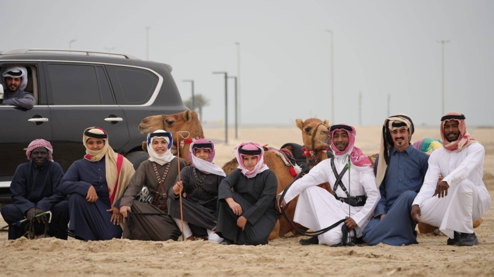 السفير الإيطالي يشهد سباقات الهجن على كؤوس سمو الشيخ خالد بن حمد