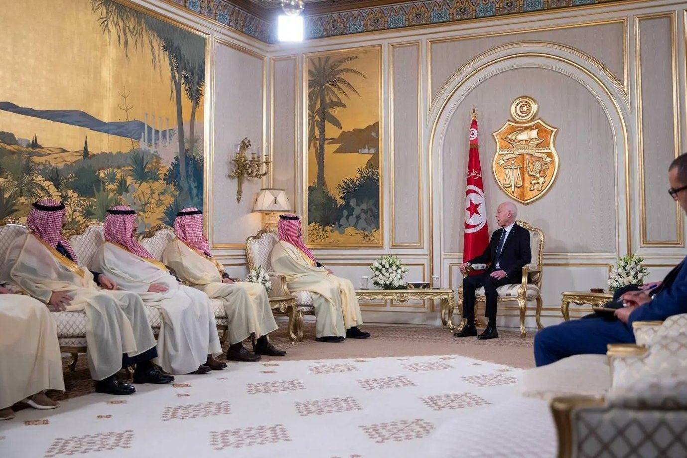 الرئيس التونسي يستقبل وزير الداخلية السعودي لبحث تعزيز العلاقات الثنائية والتعاون الأمني