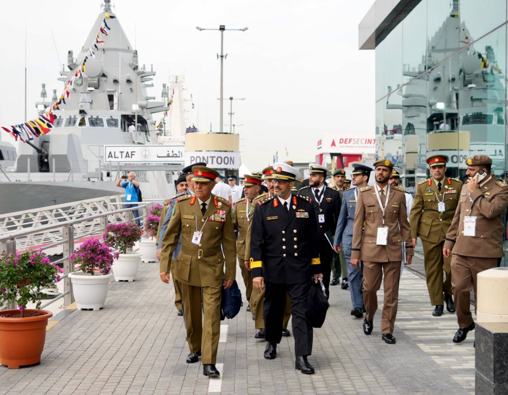 رئيس هيئة الأركان يحضر فعاليات معرض الدفاع الدولي "آيدكس 2025" ومعرض الدفاع والأمن البحري "نافدكس 2025"