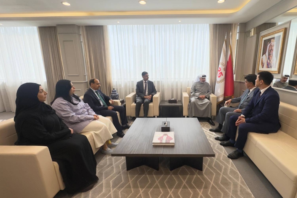 رئيس جهاز الخدمة المدنية يستقبل رئيس مجلس إدارة مركز استانا بجمهورية كازاخستان