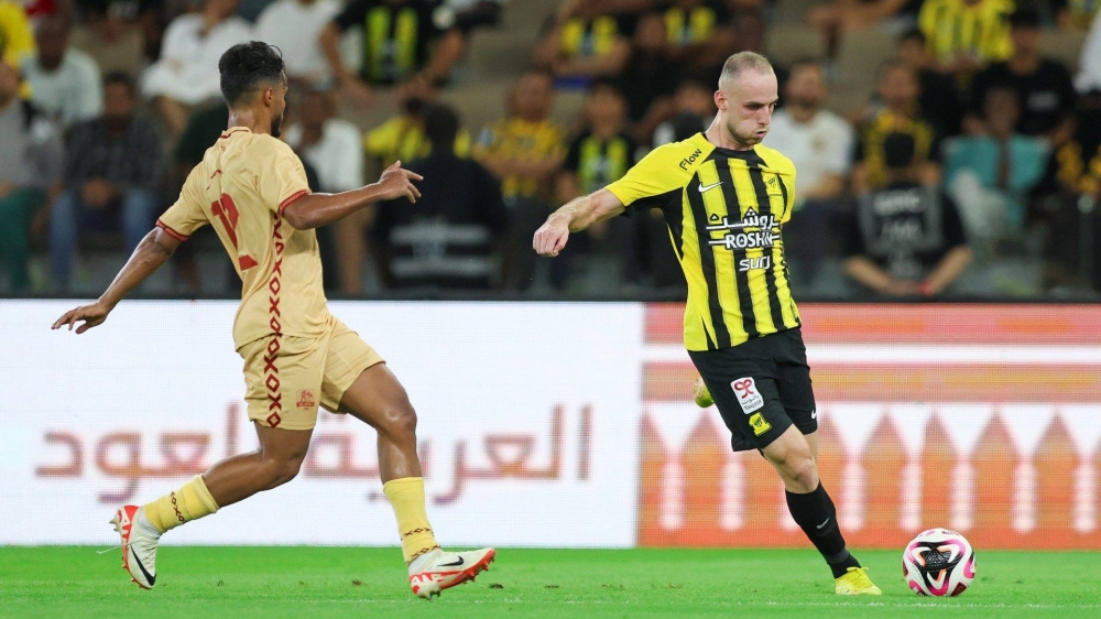 اتحاد جدة يتخذ قرارًا تجاه مدافعه قبل مواجهة الهلال