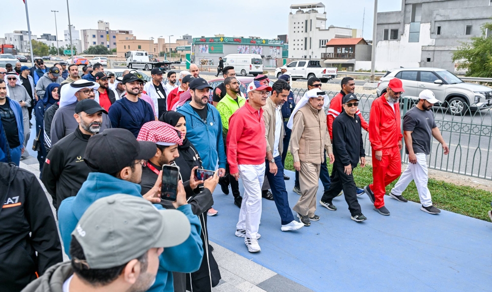 خالد بن عبد الله يفتتح ممشى مدينة حمد احتفاءً باليوم الرياضي