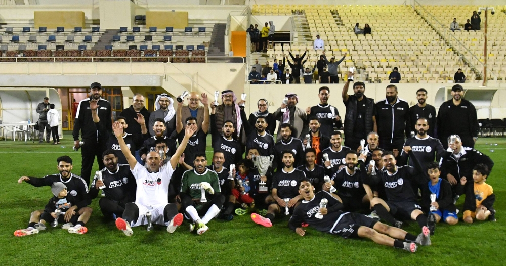 أسري يتوج موسمه الرائع بكأس الشركات الكروي