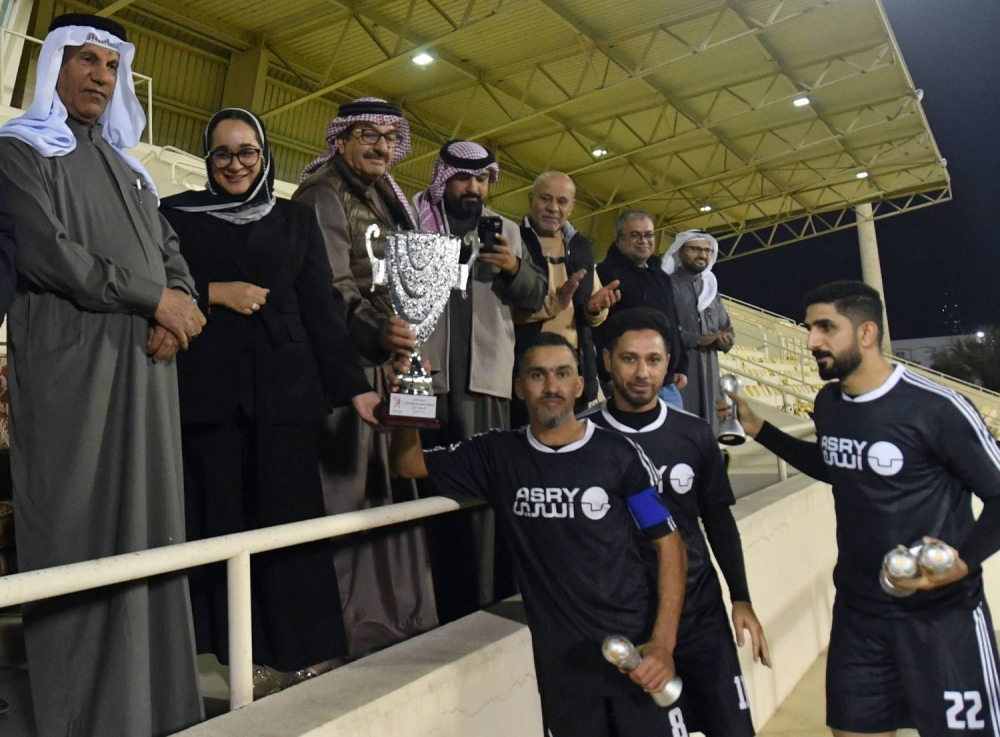 أسري يتوج موسمه الرائع بكأس الشركات الكروي