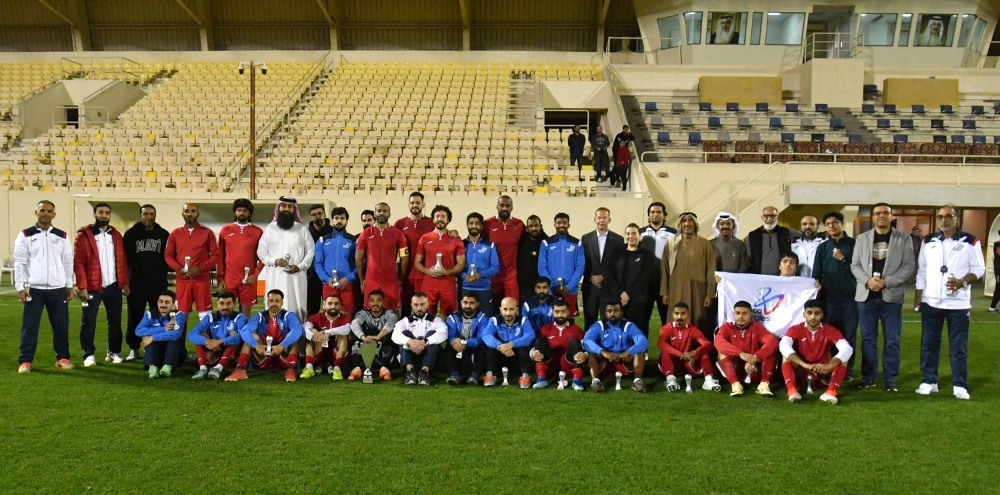 أسري يتوج موسمه الرائع بكأس الشركات الكروي