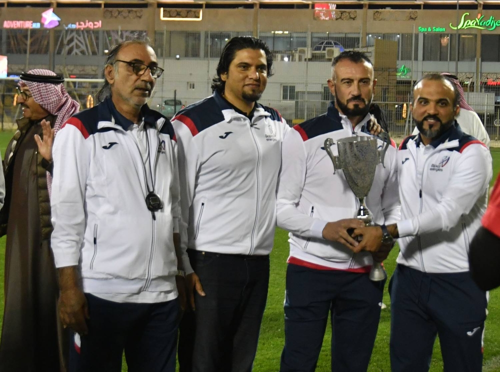 أسري يتوج موسمه الرائع بكأس الشركات الكروي