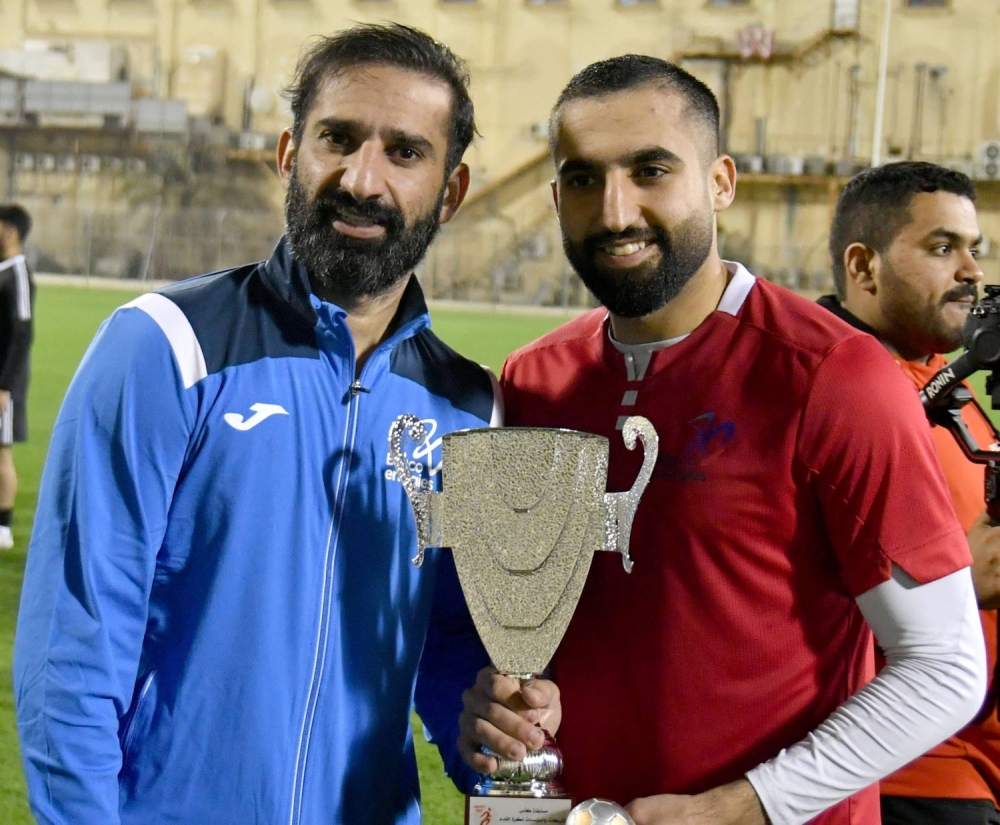 أسري يتوج موسمه الرائع بكأس الشركات الكروي