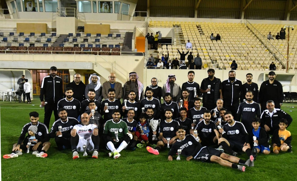 أسري يتوج موسمه الرائع بكأس الشركات الكروي