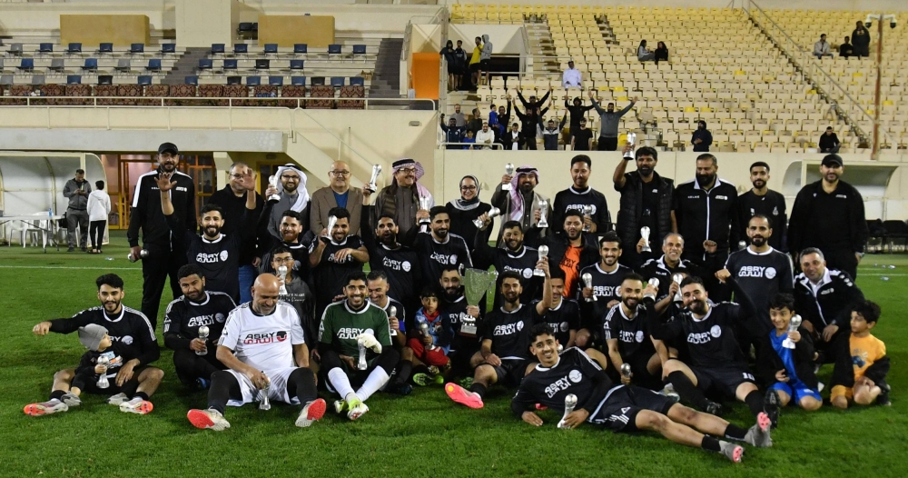 أسري يتوج موسمه الرائع بكأس الشركات الكروي