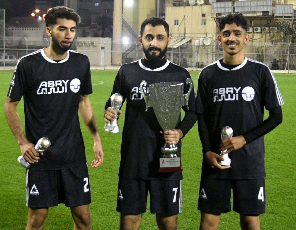 أسري يتوج موسمه الرائع بكأس الشركات الكروي