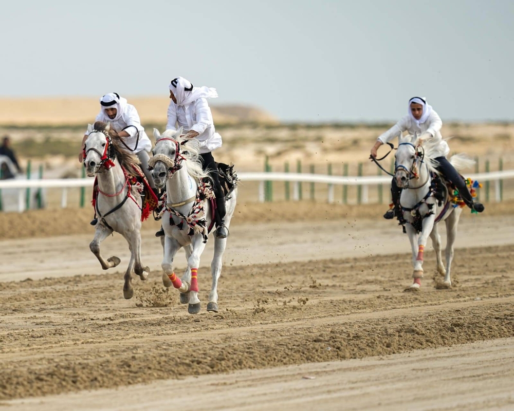 ختام مثير للشوط النهائي لسباق الخيل العربية التراثي ضمن موسم ناصر بن حمد للصقور والصيد