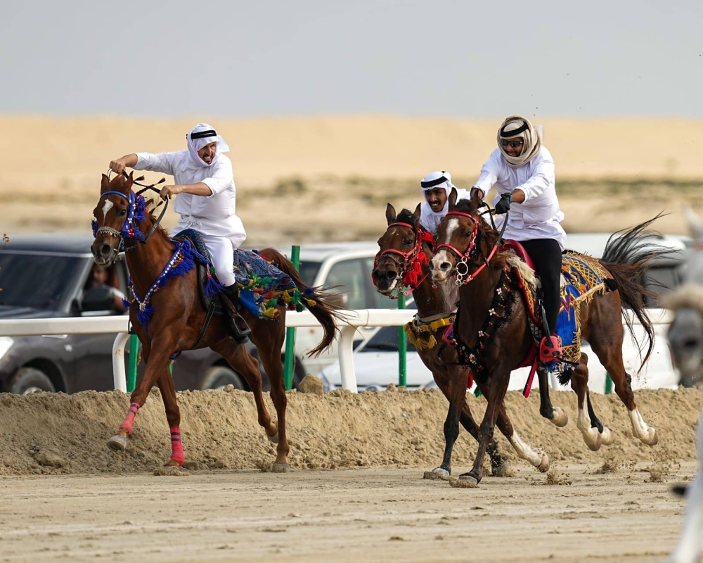ختام مثير للشوط النهائي لسباق الخيل العربية التراثي ضمن موسم ناصر بن حمد للصقور والصيد