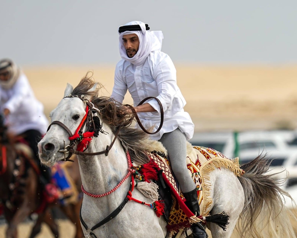 ختام مثير للشوط النهائي لسباق الخيل العربية التراثي ضمن موسم ناصر بن حمد للصقور والصيد